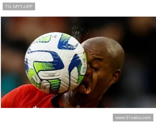 于小脸偶遇足球明星的奇妙瞬间与梦想交汇的故事